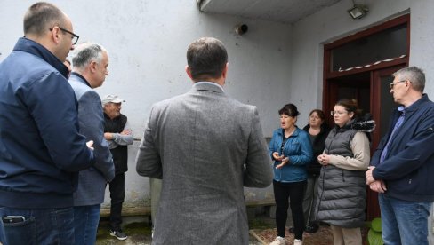 NEDOPUSTIVI PROGON U 21. VEKU: Delegacija Srpske liste posetila raseljena i izbegla lica u opštini Leposavić NEDOPUSTIVI PROGON U 21. VEKU: Delegacija Srpske liste posetila raseljena i izbegla lica u opštini Leposavić