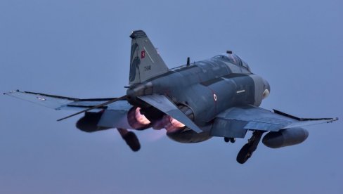 АМЕРИКАНЦИ КУПУЈУ ЛОВЦЕ Ф-4 ФАНТОМ ИЗ ЈУЖНЕ КОРЕЈЕ: Разлог ће вас шокирати