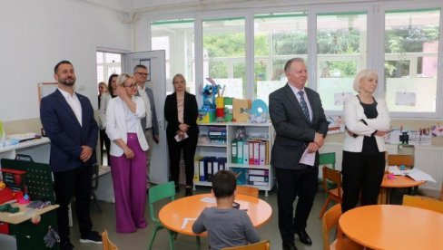ПОТРЕБНО КОНТИНУИРАНО УНАПРЕЂЕЊЕ ОБРАЗОВАЊА: Директори школа са помоћником министра просвете у Смедереву