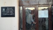 ОПОЗИЦИЈА ПОКАЗАЛА СВОЈ ПРОГРАМ ЗА КОСЈЕРИЋ: Оштећена аута, каменицама гађали Дом културе, оштећен легат чувеног Милована Витезовића