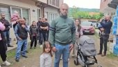 ТЕШКА МУКА СРБА НА КОСМЕТУ: Локалне власти у Лепосавићу наложиле српским породицама да се иселе из својих кућа! ТЕШКА МУКА СРБА НА КОСМЕТУ: Локалне власти у Лепосавићу наложиле српским породицама да се иселе из својих кућа!