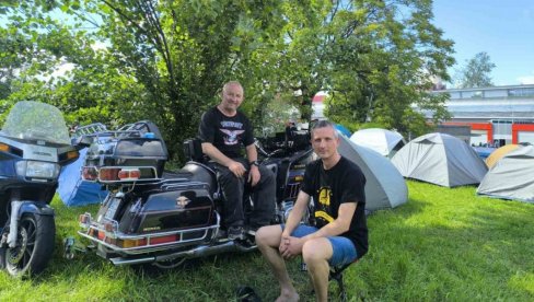 „PRVI PUT SMO U BANJALUCI I ODUŠEVLJENI SMO“: Bajkeri iz Leskovca uživaju u srcu Srpske (FOTO/VIDEO) „PRVI PUT SMO U BANJALUCI I ODUŠEVLJENI SMO“: Bajkeri iz Leskovca uživaju u srcu Srpske (FOTO/VIDEO)