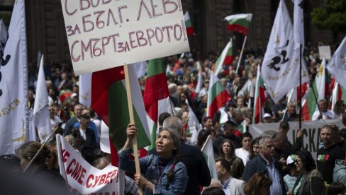 BUGARI USTALI PROTIV EVRA: Hiljade ljudi na mitingu u Sofiji
