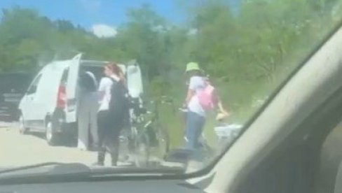 UHVAĆENI NA DELU: Ovako su vozili i do Strazbura, ali kombijem (VIDEO) UHVAĆENI NA DELU: Ovako su vozili i do Strazbura, ali kombijem (VIDEO)