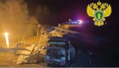 NADVOŽNJAK PAO NA VOZ: Teška nesreća u Rusiji, u toku je spasavanje putnika ima žrtava (VIDEO) NADVOŽNJAK PAO NA VOZ: Teška nesreća u Rusiji, u toku je spasavanje putnika ima žrtava (VIDEO)