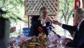 СВОМ СНАГОМ ЗА ЈОШ ЈАЧУ СРБИЈУ Вучић са народом у Косјерићу - на овим изборима бранимо нашу земљу СВОМ СНАГОМ ЗА ЈОШ ЈАЧУ СРБИЈУ Вучић са народом у Косјерићу - на овим изборима бранимо нашу земљу