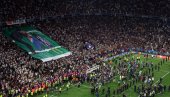ЕМОТИВНО: Тренер ПСЖ у сузама, навијачи титулу посветили његовој преминулој ћерки (ФОТО)