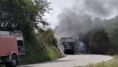 ЕКСПЛОЗИЈА КОД ПЛАВНЕ: Запалио се камион са плинским боцама на путу
