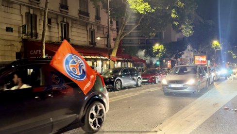СПАСАВАЈ СЕ КО МОЖЕ: Двоје погинулих, више повређених, запаљени аутомобили у Паризу (ФОТО, ВИДЕО) СПАСАВАЈ СЕ КО МОЖЕ: Двоје погинулих, више повређених, запаљени аутомобили у Паризу (ФОТО, ВИДЕО)
