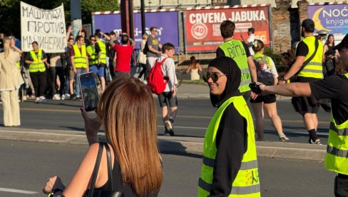 NJIH 300 JE BLOKIRALO PANČEVO Mladenović: Demokratija se brani tako što se 250.000 ljudi iz J. Banata drže kao taoci (FOTO)
