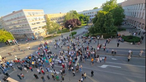 Лажомер: константне претње блокадера