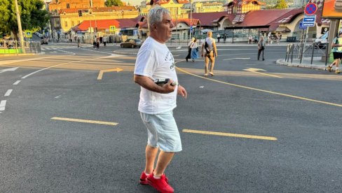 СА ФЛАШОМ ВИСКИЈА НА БЛОКАДЕ: Крено да малтретира грађане, а алкохол носи под руку (ФОТО)
