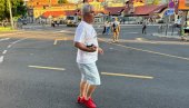 СА ФЛАШОМ ВИСКИЈА НА БЛОКАДЕ: Крено да малтретира грађане, а алкохол носи под руку (ФОТО) СА ФЛАШОМ ВИСКИЈА НА БЛОКАДЕ: Крено да малтретира грађане, а алкохол носи под руку (ФОТО)