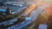 UŽAS: Iživljavanje blokadera nad desetinama hiljada ljudi (VIDEO)