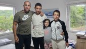 ДЕЦА ТАСИЋА ДОСАЊАЛА КУПАТИЛО: Фондација подвижника Новости Марка Николића из Врања поново у хуманој мисији