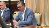 ŽELIM DA ČUJEM VAŠE PROBLEME Vučić sa studentima koji žele da uče (VIDEO) ŽELIM DA ČUJEM VAŠE PROBLEME Vučić sa studentima koji žele da uče (VIDEO)