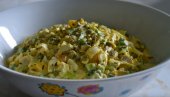 IDEALNO ZA LETO: Salata sa tikvicama, kuvanim jajima i topljenim sirom IDEALNO ZA LETO: Salata sa tikvicama, kuvanim jajima i topljenim sirom