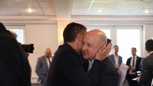 SRBIN OVO NIJE OČEKIVAO U MOSKVI: Evo šta je Marka Nikolića snašlo nakon što je osvojio Kup Rusije u fudbalu (VIDEO) SRBIN OVO NIJE OČEKIVAO U MOSKVI: Evo šta je Marka Nikolića snašlo nakon što je osvojio Kup Rusije u fudbalu (VIDEO)