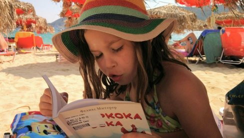 “KNJIGA NA MORU“: Nagradni foto-konkurs jagodinske Biblioteke (FOTO)