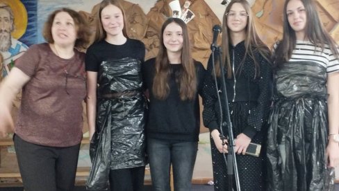 NEOBIČNA PRIREDBA ZA MALE MATURANTE: Osmaci u Osnovnoj školi Bora Stanković ispraćeni na engleskom i nemačkom