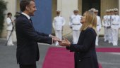 МЕЛОНИ ПОРУЧИЛА: Италија може да буде искључиво једнак партнер Француској и Немачкој МЕЛОНИ ПОРУЧИЛА: Италија може да буде искључиво једнак партнер Француској и Немачкој