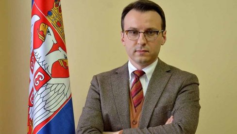 ZVERSKI MUČENI I UBIJENI: Sećanje na ubistvo tročlane porodice Stolić, u njihovoj kući u Obiliću ZVERSKI MUČENI I UBIJENI: Sećanje na ubistvo tročlane porodice Stolić, u njihovoj kući u Obiliću