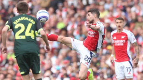 ČISTKA U ARSENALU: Četvorica igrača napuštaju klub iz Londona ČISTKA U ARSENALU: Četvorica igrača napuštaju klub iz Londona
