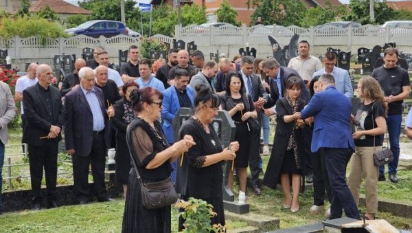 ГОДИШЊИЦА УБИСТВА ДИМИТРИЈА ПОПОВИЋА У ГРАЧАНИЦИ: Прекинут млади живот као последица безумне мржње ГОДИШЊИЦА УБИСТВА ДИМИТРИЈА ПОПОВИЋА У ГРАЧАНИЦИ: Прекинут млади живот као последица безумне мржње