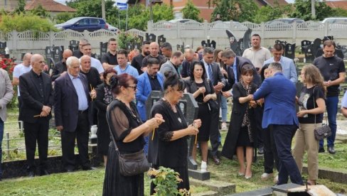 GODIŠNJICA UBISTVA DIMITRIJA POPOVIĆA U GRAČANICI: Prekinut mladi život kao posledica bezumne mržnje GODIŠNJICA UBISTVA DIMITRIJA POPOVIĆA U GRAČANICI: Prekinut mladi život kao posledica bezumne mržnje