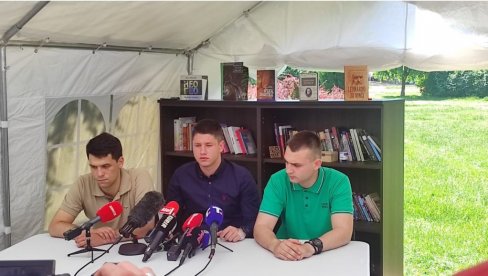 BILI SMO META FAŠISTIČKOG NAPADA Pavlović: U jednom trenutku šestorica njih su me udarali (VIDEO) BILI SMO META FAŠISTIČKOG NAPADA Pavlović: U jednom trenutku šestorica njih su me udarali (VIDEO)