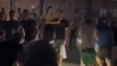 ČEKAJU GA U ZASEDI, A ONDA GA KRVNIČKI UDARAJU PESNICAMA: Novi snimak brutalnog napada na Miloša Pavlovića (VIDEO)