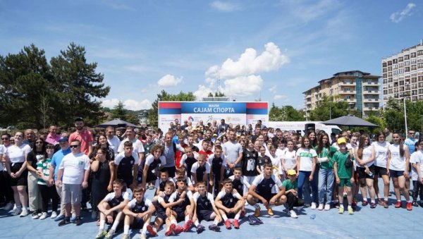 ПРАЗНИК СПОРТА У НОВОМ ПАЗАРУ: Мали сајам организован на радост најмлађих учесника ПРАЗНИК СПОРТА У НОВОМ ПАЗАРУ: Мали сајам организован на радост најмлађих учесника