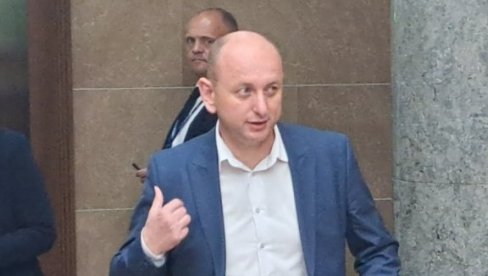 NE­ĆU PI­TA­TI EU ŠTA DA RA­DIM U SVO­JOJ DR­ŽA­VI Kne­že­vić: DNP se spre­ma da na­pu­sti vlast