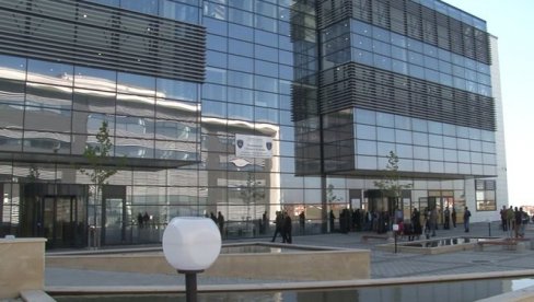SRBIN PET GODINA IZA REŠATAKA: Osnovni sud u Prištini osudio Aleksandra Vlajića (50 ) iz Kosovske Mitrovice na zatvor i kaznu od 1.000 evra SRBIN PET GODINA IZA REŠATAKA: Osnovni sud u Prištini osudio Aleksandra Vlajića (50 ) iz Kosovske Mitrovice na zatvor i kaznu od 1.000 evra
