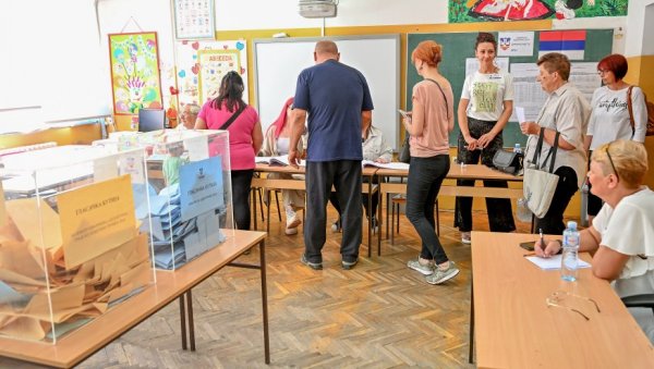 ЛОКАЛ КАО ТЕСТ ЗА СКУПШТИНУ: Предстојећи избори у Зајечару и Косјерићу прво одмеравање снага од избијања протеста ЛОКАЛ КАО ТЕСТ ЗА СКУПШТИНУ: Предстојећи избори у Зајечару и Косјерићу прво одмеравање снага од избијања протеста