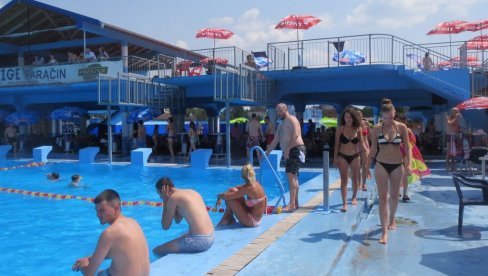СТАРТУЈУ ОТВОРЕНИ БАЗЕНИ У ПАРАЋИНУ: Од недеље пет дана бесплатно купање СТАРТУЈУ ОТВОРЕНИ БАЗЕНИ У ПАРАЋИНУ: Од недеље пет дана бесплатно купање