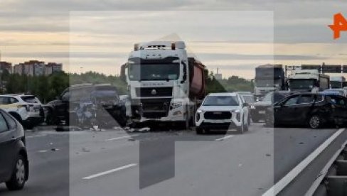 LANČANI SUDAR, KOLONA DUGA 8 KILOMETARA: Ima povređenih u teškom udesu kamiona i pet automobila (VIDEO)