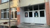 БИВШИ УЧЕНИК ШКОЛЕ НОЖЕМ ИЗБО МАТУРАНТА: Инцидент испред Машинске школе у београдском насељу Раковица