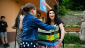 УЗ ЊЕНУ ПОДРШКУ: Драгана Мирковић обезбедила нови дом за деветоро деце из Црне Траве (ФОТО)