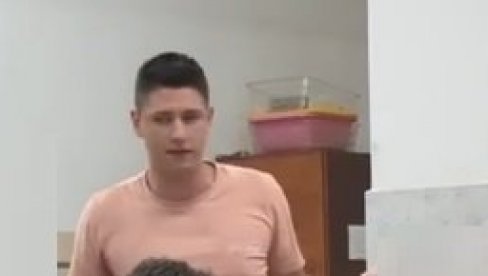 OVAJ SNIMAK MILOŠA PAVLOVIĆA JOŠ NISTE VIDELI: Pogledajte kako drži mlađim kolegama vežbe iz imunologije (VIDEO)