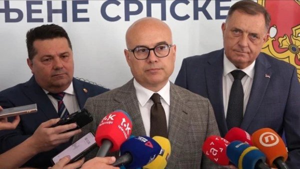 ВУЧЕВИЋ: Мудром политиком чувамо Републику Српску и Србију ВУЧЕВИЋ: Мудром политиком чувамо Републику Српску и Србију