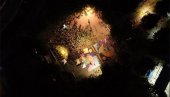 БЛОКАДЕРИ ПРАВЕ ХАОС У КОСЈЕРИЋУ: Посланици опозиције и НВО активисти хушкају народ усред изборне тишине (ФОТО) БЛОКАДЕРИ ПРАВЕ ХАОС У КОСЈЕРИЋУ: Посланици опозиције и НВО активисти хушкају народ усред изборне тишине (ФОТО)