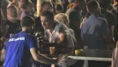 U KOSJERIĆU PIVO CEVCI I SAVO MANOJLOVIĆ: Sa bandom blokadera krši izbornu tišinu