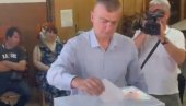 ВЛАДИМИТ ВИДЕНОВИЋ ГЛАСАО МЕЂУ ПРВИМА: Кандидат са листе  Не дамо Србију - Александар Вучић обавио грађанску дужност (ВИДЕО)