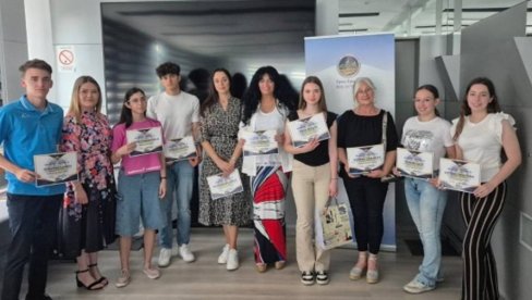 PISALI O SVOM GRADU: Nagrađeni učesnici literarnog konkursa „Moj Vršac“ PISALI O SVOM GRADU: Nagrađeni učesnici literarnog konkursa „Moj Vršac“