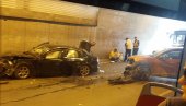 TEŽAK SUDAR U TERAZIJSKOM TUNELU: Staklo i delovi rasuti svud po putu, dvoje lakše povređeno (FOTO)