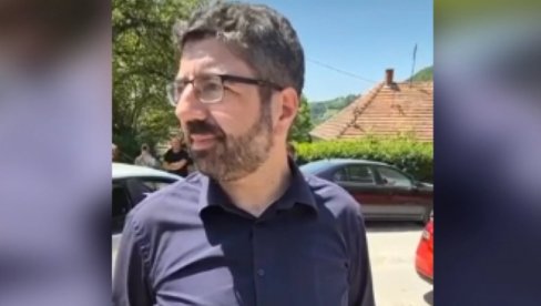 LAZOVIĆ SLAGAO DA GA JE KOMBI OBORIO: Tek kada je video da ga kamera snima, opozicionar pao (VIDEO)