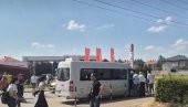 БЛОКАДЕРИ НАПАЛИ КОМБИ СА РАДНИЦИМА У ЗАЈЕЧАРУ БЛОКАДЕРИ НАПАЛИ КОМБИ СА РАДНИЦИМА У ЗАЈЕЧАРУ