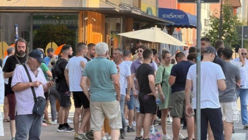 ИЗБОРИ У КОСЈЕРИЋУ И ЗАЈЕЧАРУ: Познато колико је људи изашло на биралишта до 18 сати;  Блокадери напали комби са радницима (ФОТО/ВИДЕО)