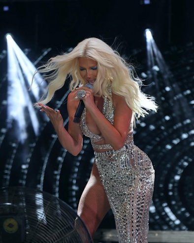 ОНА САДА ЛЕТИ СЛОБОДНО: Јелена Карлеуша се огласила након смрти Љиље Јорговановић - Било ми је чудно што не завршава текст за једну баладу